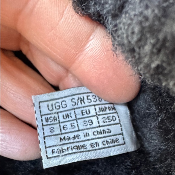 UGG Australia Style 5381 Black Leather/Sheepskin Lines Size 8 Boots - Picture 6 of 8